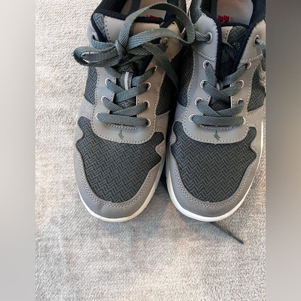 Men's Mesh Arch Support Sneaker 8 - Picture 9 of 9